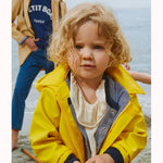 Petit Bateau - Ikoniske Cire Regnjakke - Gul